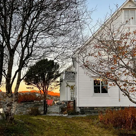 Historic By The Sea In Solund * Hardbakke