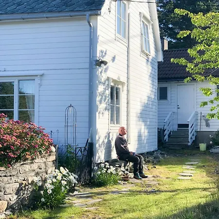 Historic By The Sea In Solund Дом отдыха