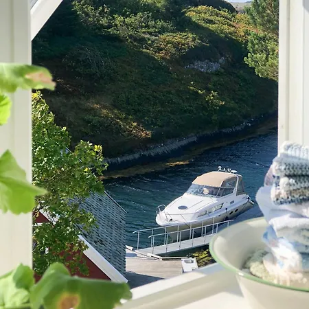 Historic By The Sea In Solund 펜션 *