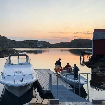 펜션 Historic By The Sea In Solund