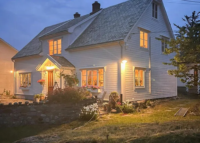 Σπίτι διακοπών Historic By The Sea In Solund Hardbakke
