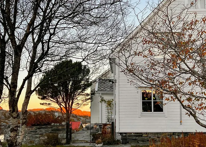 Historic By The Sea In Solund * Hardbakke